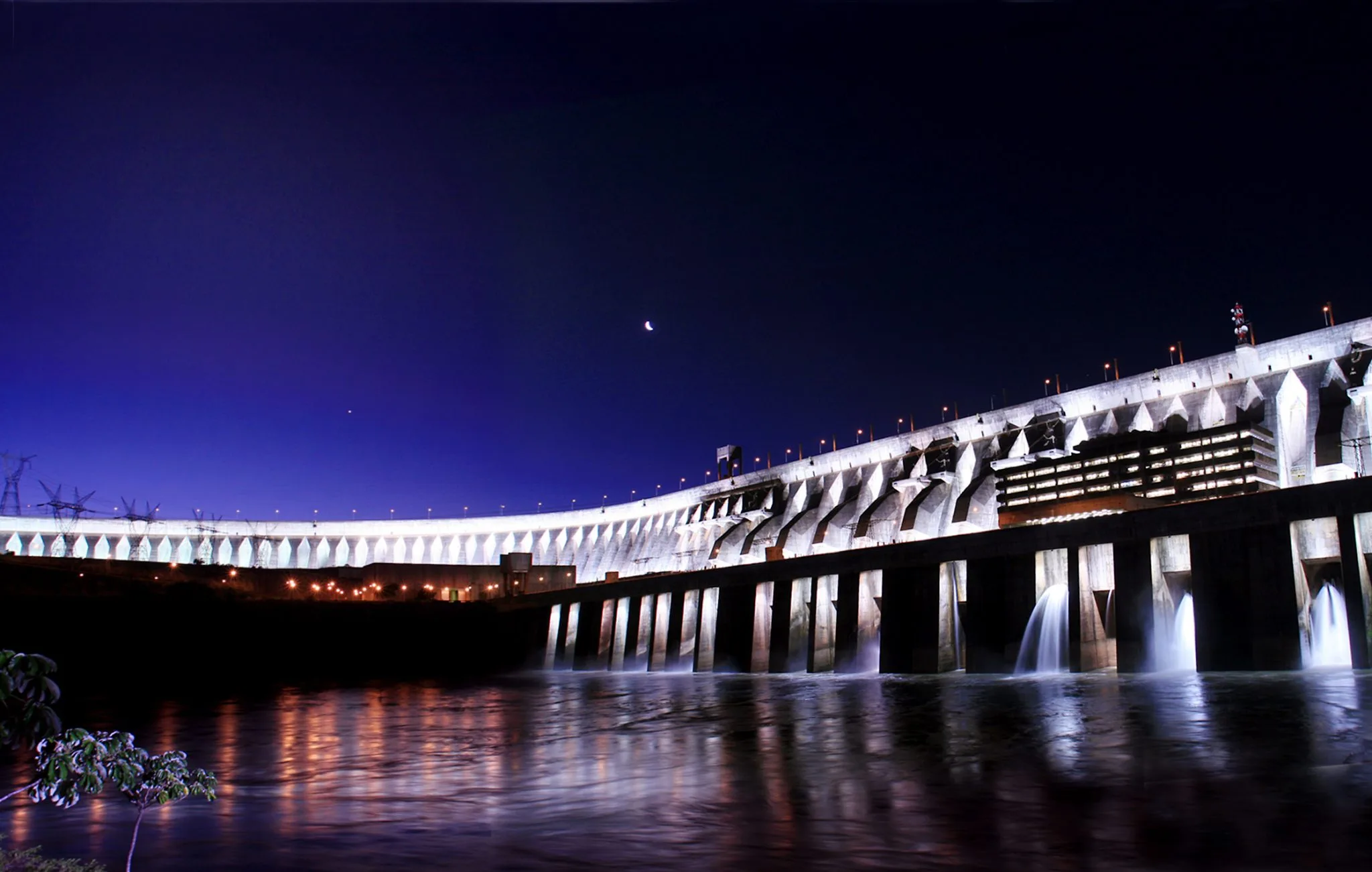 Itaipu's 2023 Energy Surge. (Photo Internet reproduction)