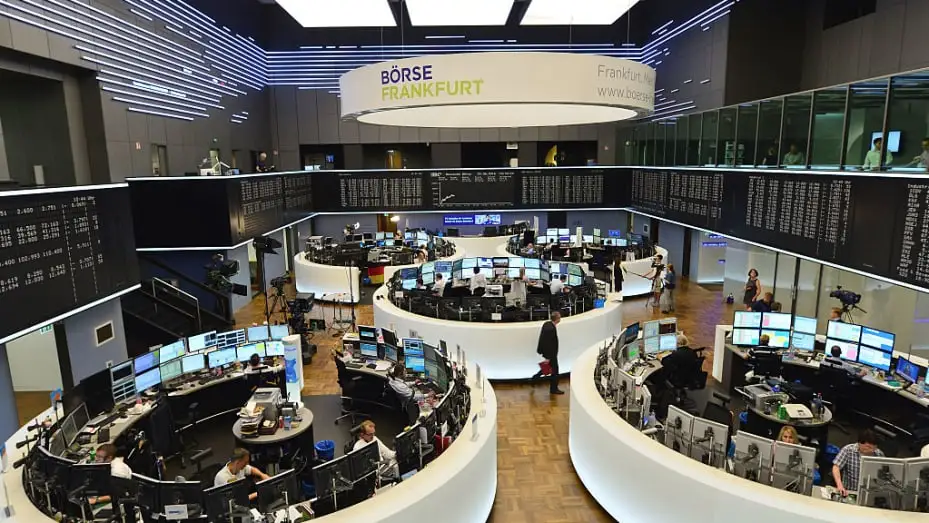 Varied Closures in European Stocks; London Hit by Company Slumps