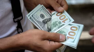 U.S. Job Market Data Pushes Dollar Near R$5 Mark