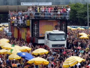 São Paulo's Street Carnival Struggles with Sponsorship Issues