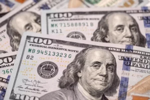 U.S. Dollar's Minor Retreat Reflects Holiday Trading Slowdown