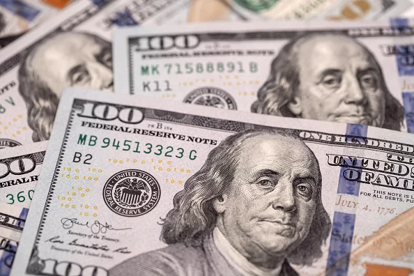 U.S. Dollar's Minor Retreat Reflects Holiday Trading Slowdown