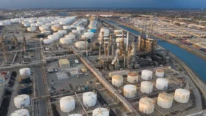 Oil Prices Dip Amid U.S. Inventory Build