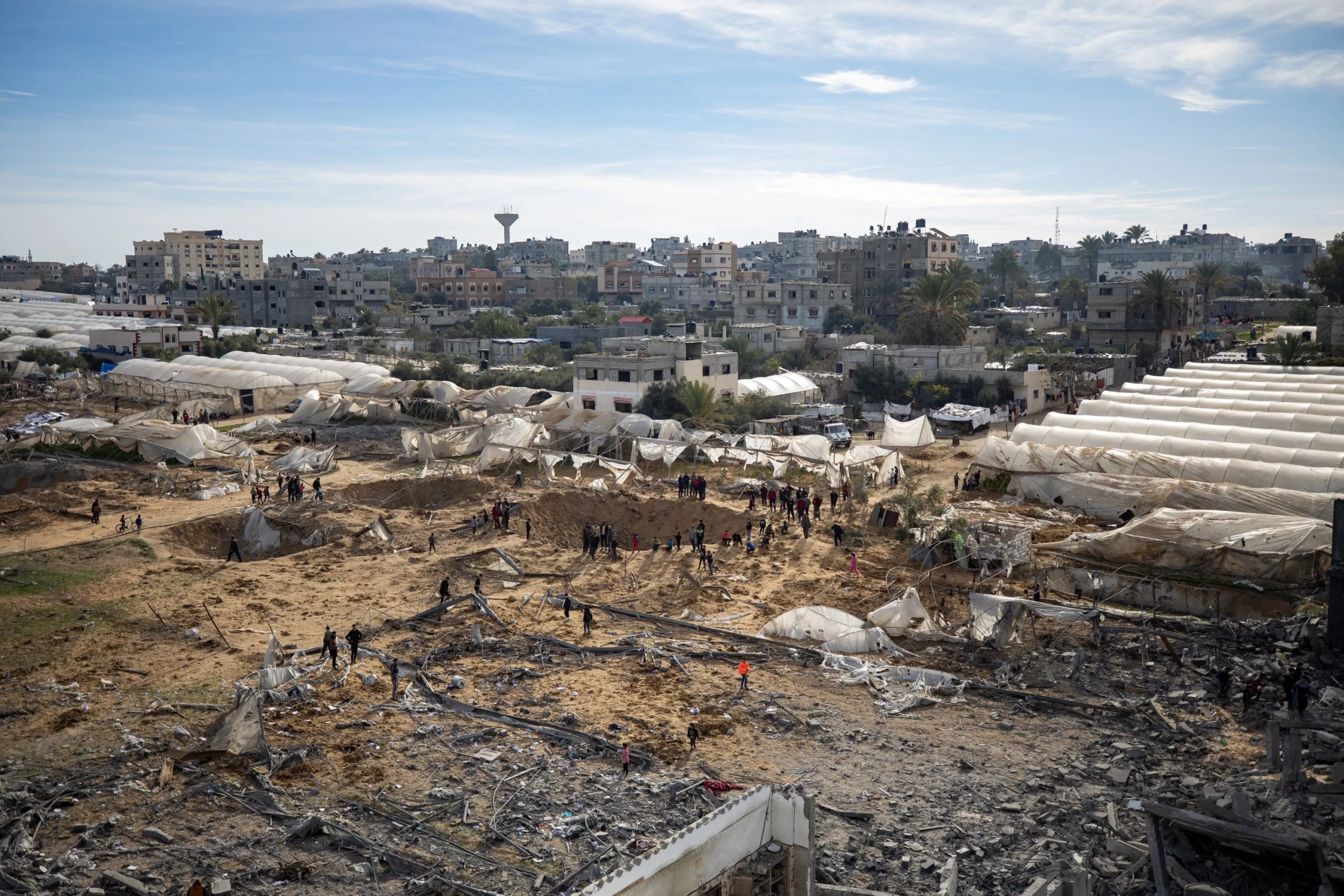 Conflict in Gaza and Red Sea Attacks Threaten Global Economy