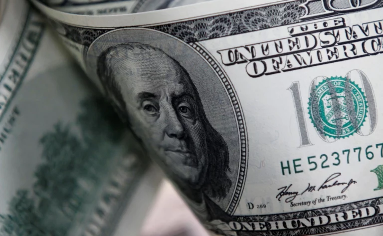 U.S. Dollar Edges Upward, Influenced by Interest Rate Speculations