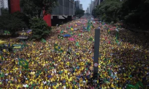 Bolsonaro Rallies in São Paulo: Strength in Political Challenges