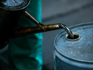 Oil Surges 3% as Middle East Tensions Push Brent Above $80