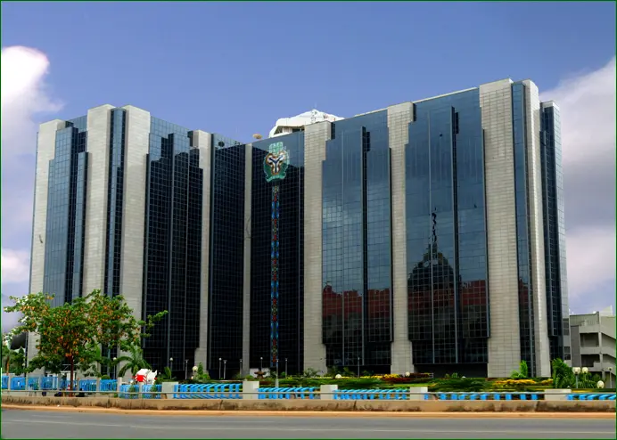Nigeria Ups Interest Rate to Tackle Economic Woes