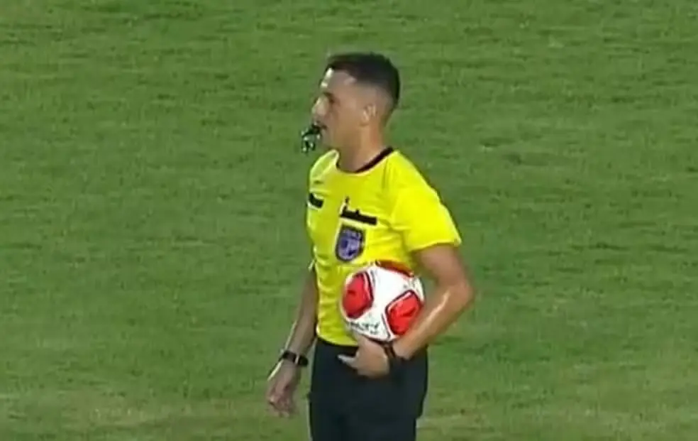 Referee Fernandes Suspended After Faulty Officiating. (Photo Internet reproduction)