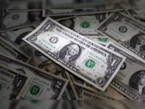 US Dollar Edges Up on Positive US Data