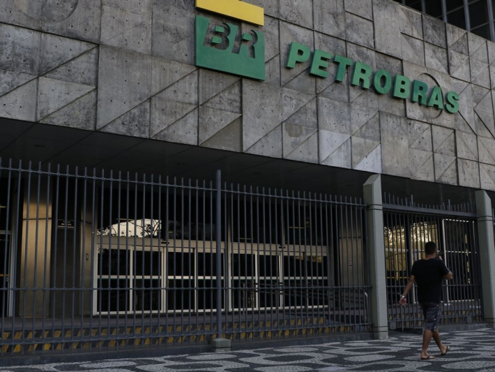 Petrobras Downturn Drags Ibovespa Lower