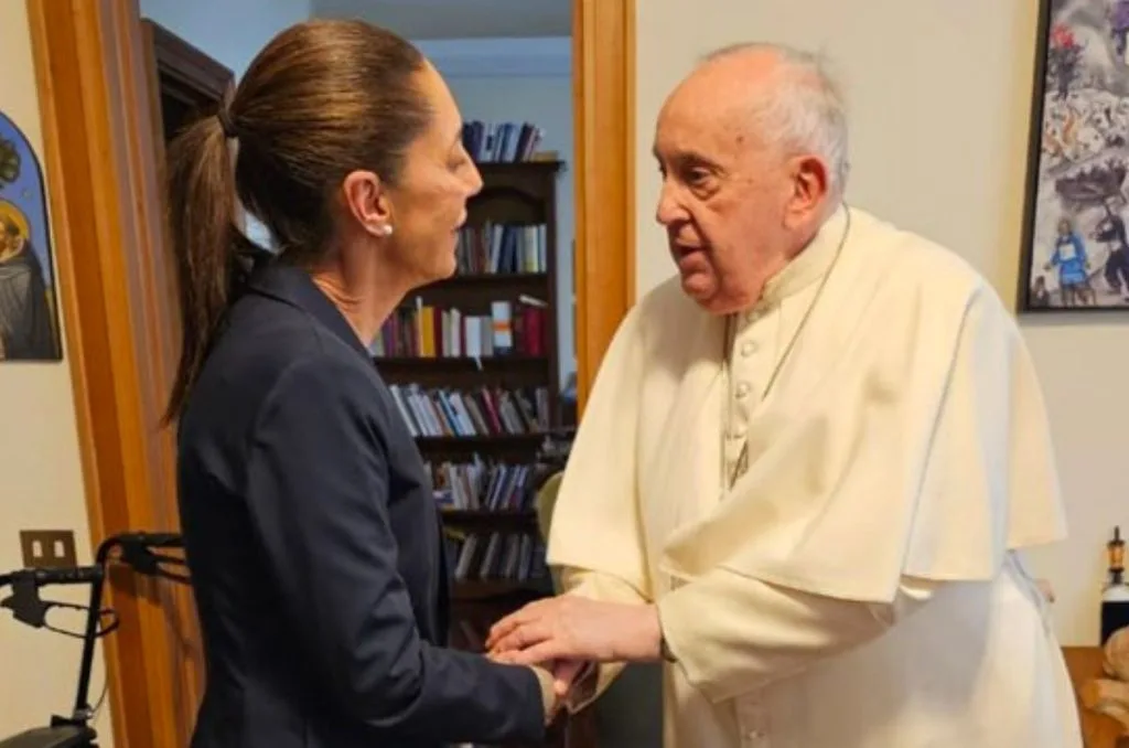 Religion and Politics: Mexico's Candidates Seek Papal Blessing  - here with Sheinbaum. (Photo Internet reproduction)