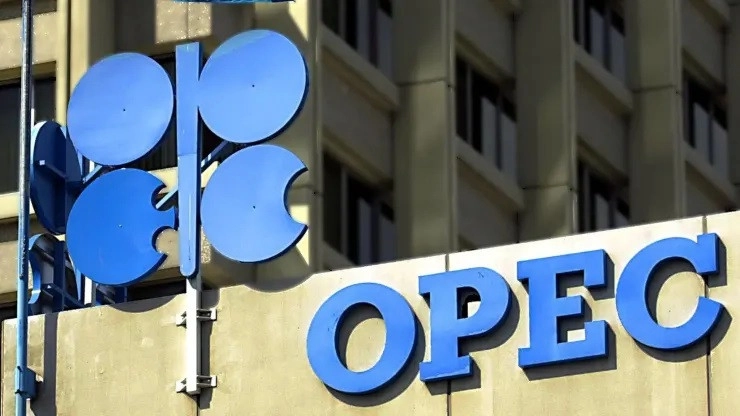 OPEC+ Production Cut Extension Fails to Boost Oil Prices