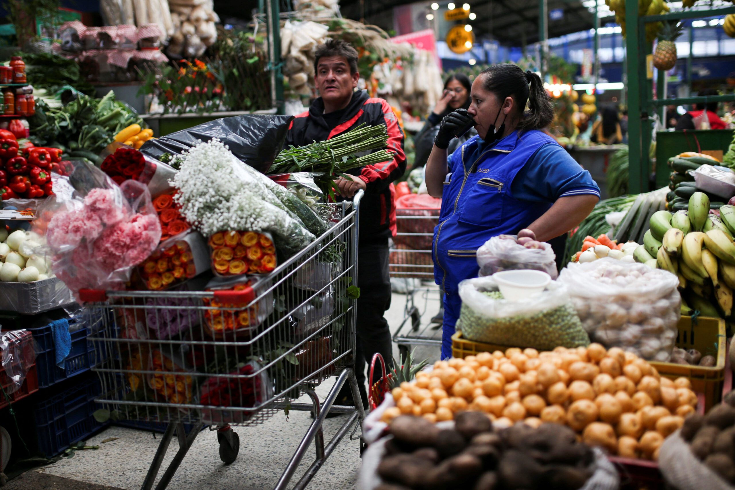 High inflation takes its toll on Colombians as peso hits historic low