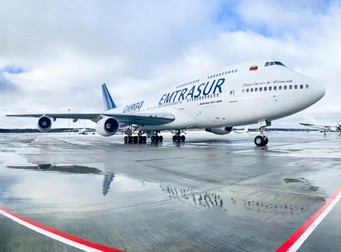 EMTRASUR-CARGO-BOEING-747-300M-YV-2-696x513