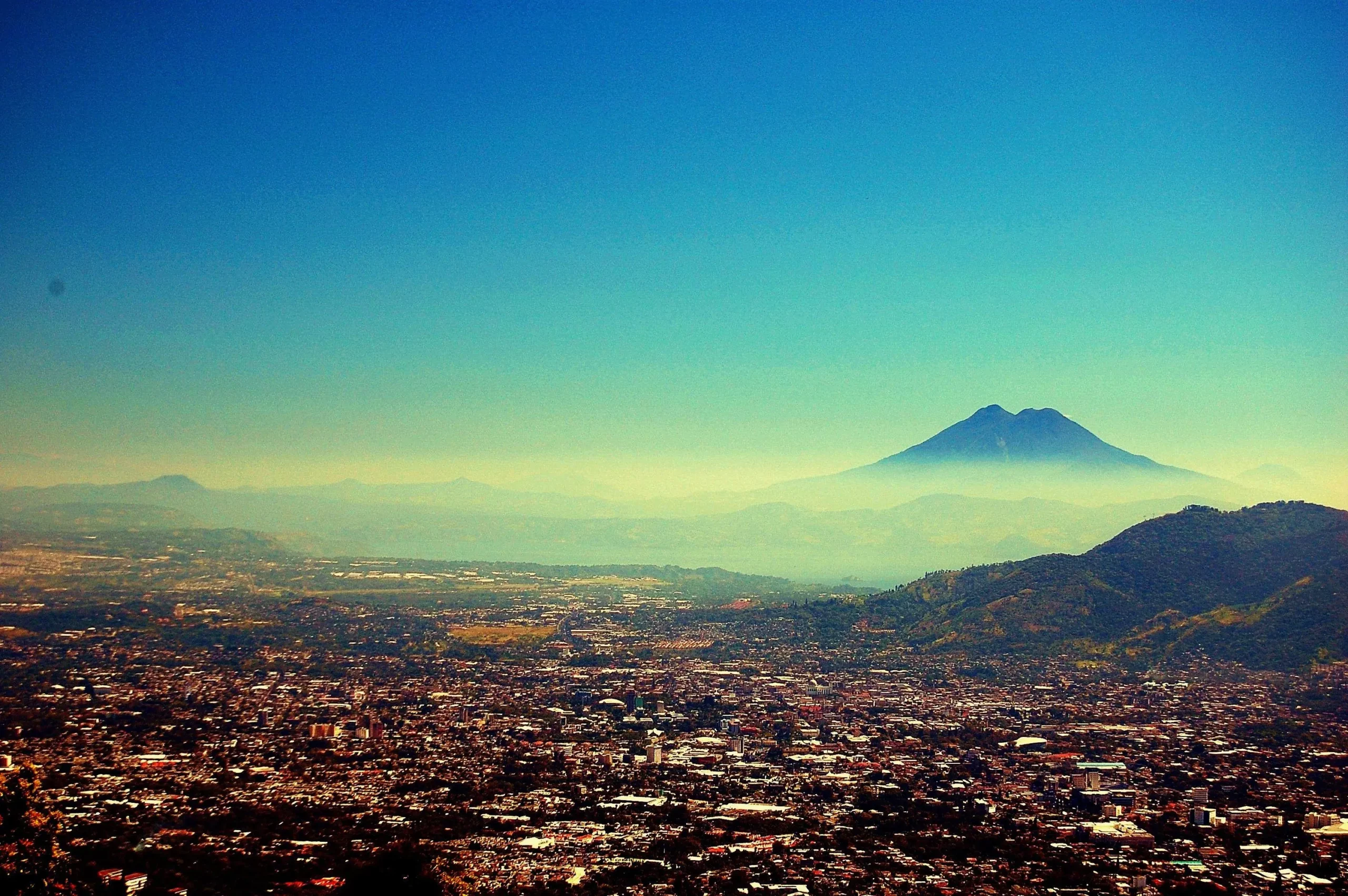 El Salvador's Bold Tax Reforms Under Bukele. (Photo Internet reproduction)