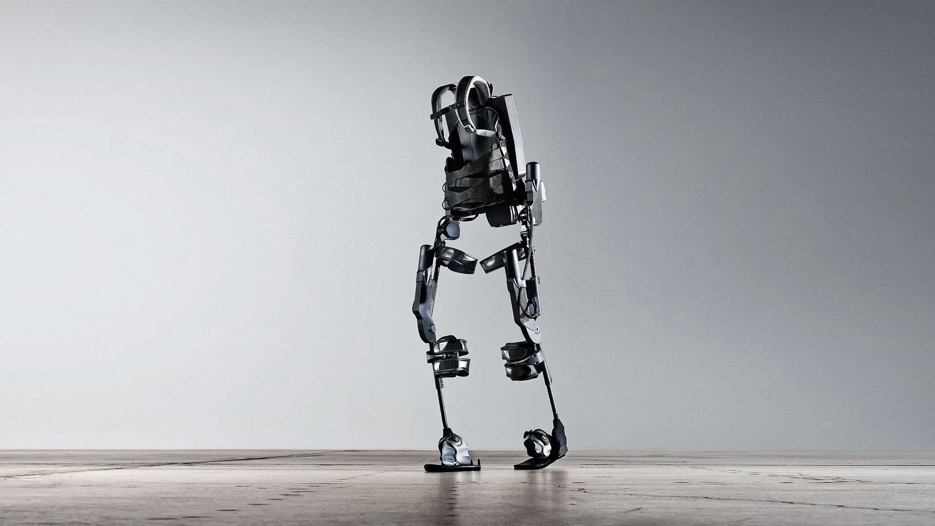  Exoskeletons: The Future of Enhanced Human Abilities. (Photo Internet reproduction)
