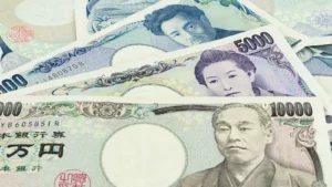 Yen's Historic Decline Triggers Intervention Speculation