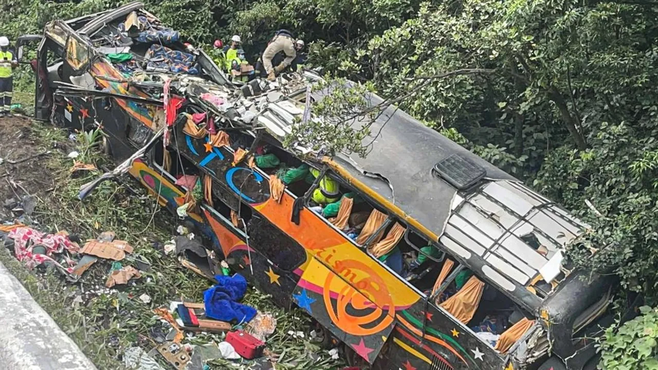 Tragic Bus Overturn in Brazil's Pelotas Injuring over 40. (Photo Internet reproduction)