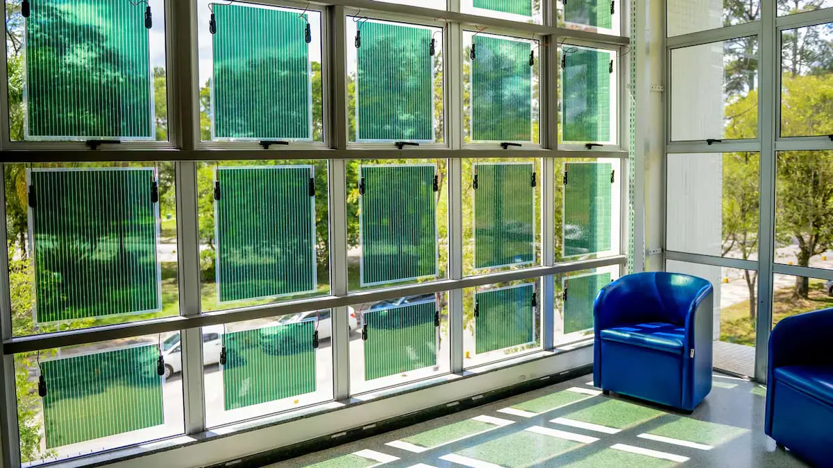 Brazil's Leap in Solar Technology: Tripling Organic Cell Efficiency - On the windows of the Polytechnic Center at UFPR, there are panels printed by the Minas Gerais-based Sunew. Photo: Marcos Solivan/UFPR.