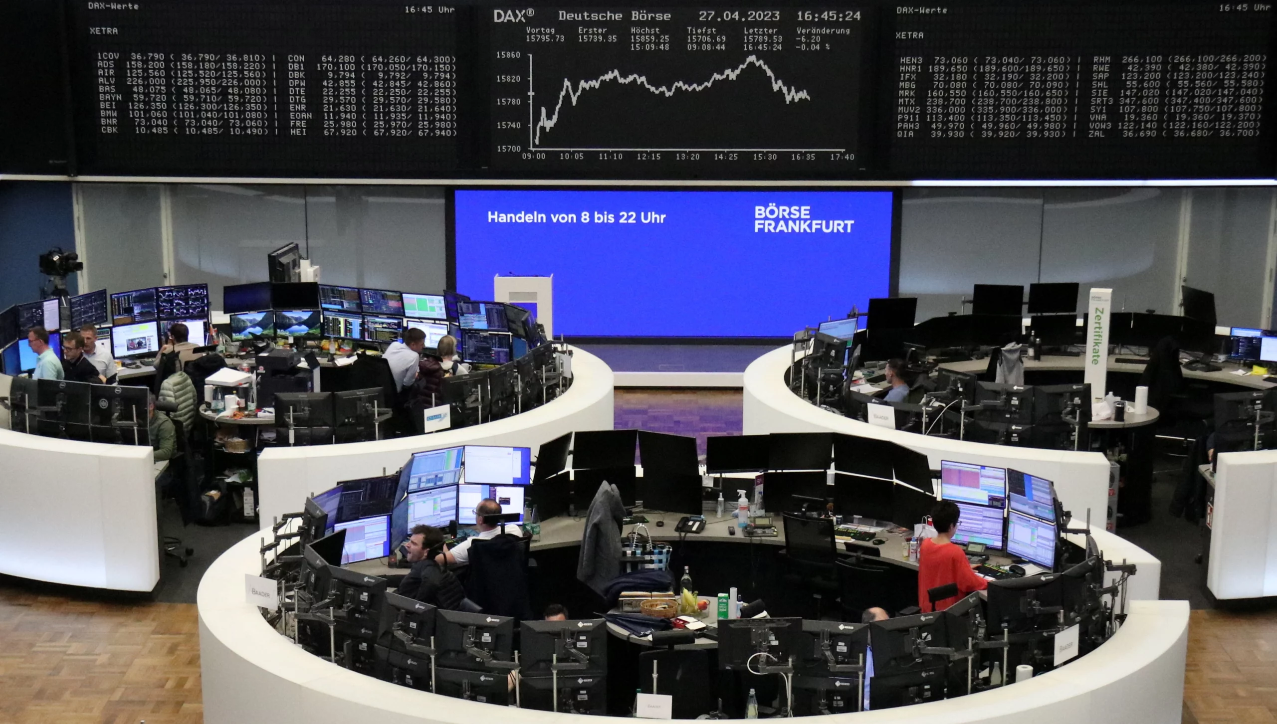 Mixed Outcomes in European Stocks; Bayer Faces Investor Setback