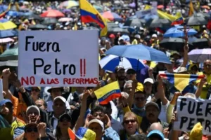 Colombians Protest Against Petro's Legislative Agenda