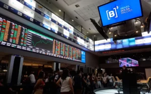 Ibovespa Starts Week Lower, Blue Chips Weigh Down
