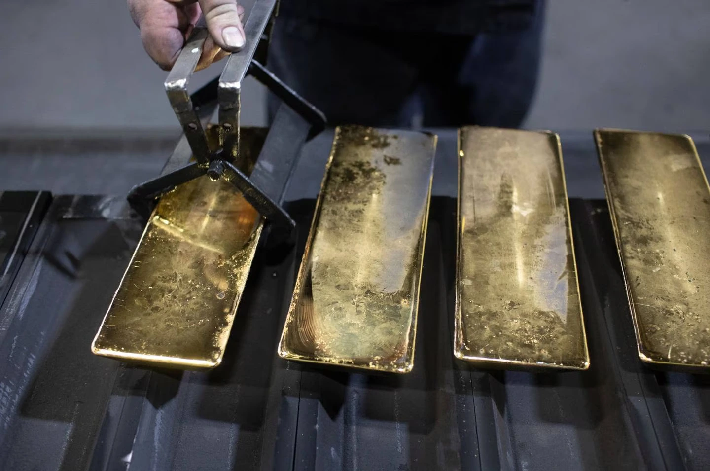 Gold Surges as Economic Data Falters. (Photo Internet reproduction)