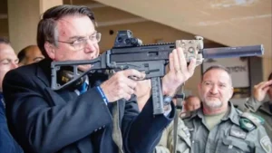 Under Bolsonaro, Convicts Received Army Weapon Licenses
