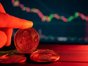 Bitcoin Rebounds Alongside Wall Street, Trimming Weekly Losses
