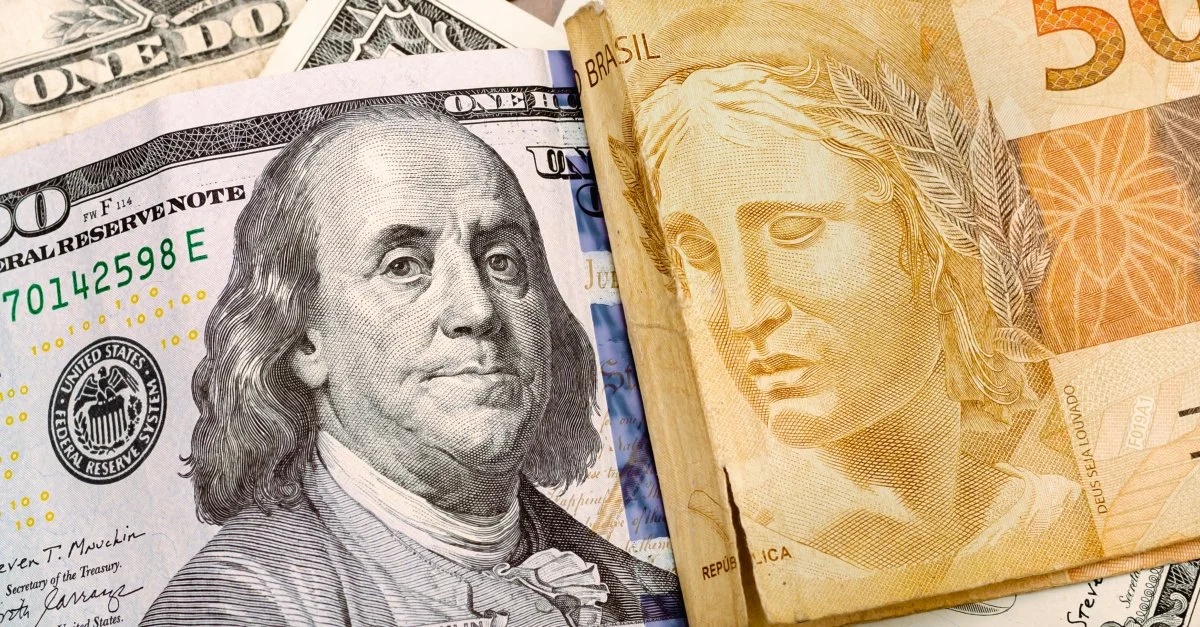 U.S. Dollar's Slide on Mixed Economic Signals