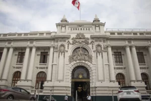 Investor Anxiety Spikes Over Peru's Pension Withdrawal Debate