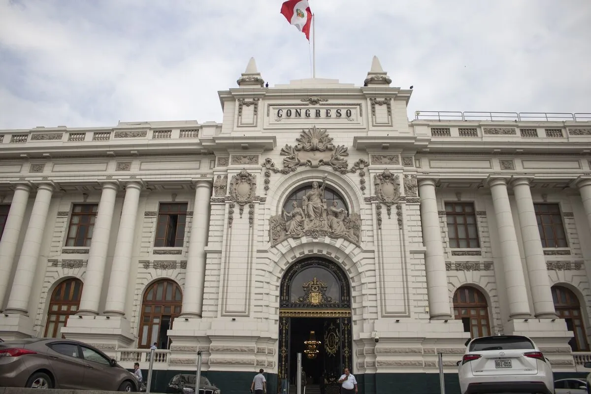 Investor Anxiety Spikes Over Peru's Pension Withdrawal Debate