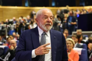 Rising Dollar Tightens Economic Challenges for Lula's Government