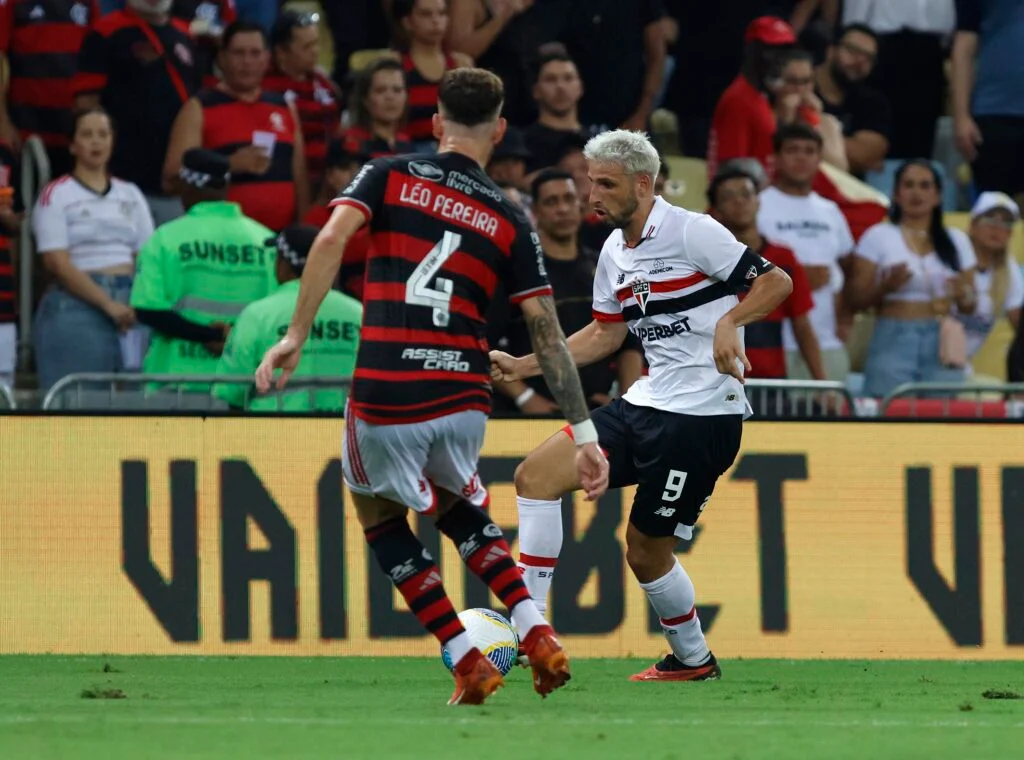 São Paulo Struggles Continue with Loss to Flamengo. (Photo Internet reproduction)