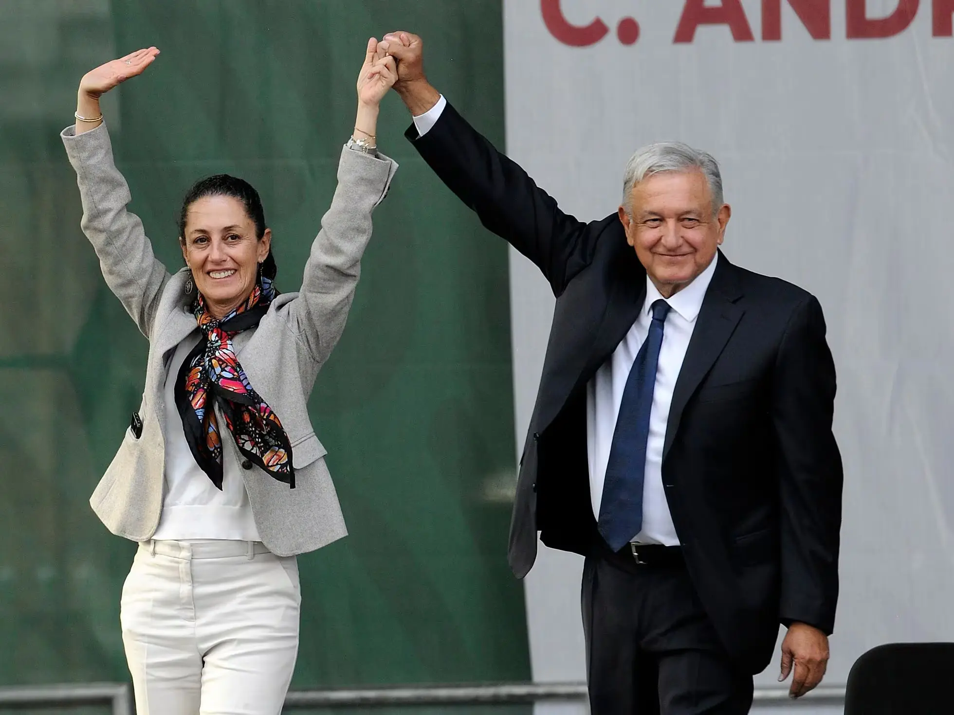 Mexico's Budget Balloons as AMLO Prepares for Election - Claudia Sheinbaum and AMLO. (Photo Internet reproduction)