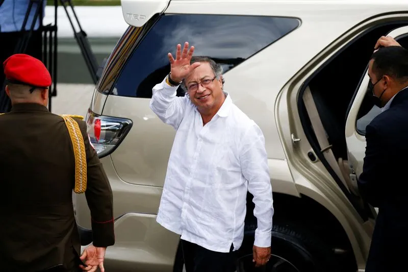 Gustavo Petro 55