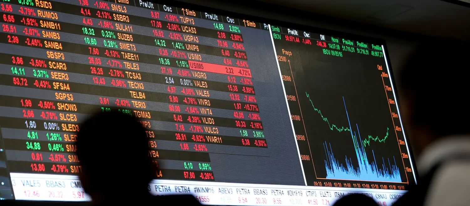 Brazilian Stocks Continue Downward Amid Fiscal Revisions and Global Tensions