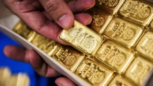 Gold Surges to $2,715 as Trump Presidency Concerns Drive Safe-Haven Demand