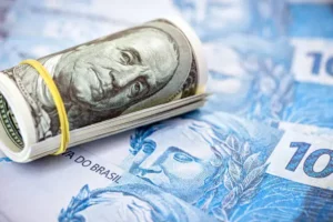 Dollar Ends Above R$5.12, Secures Strong Weekly Gain Amid U.S. Inflation Data