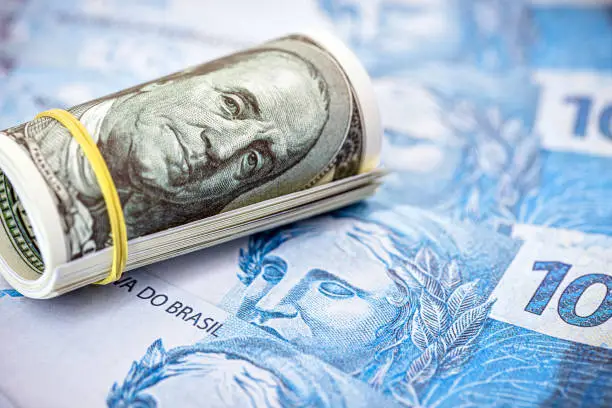 Continued Decline of the Dollar Amid Global Economic Shifts