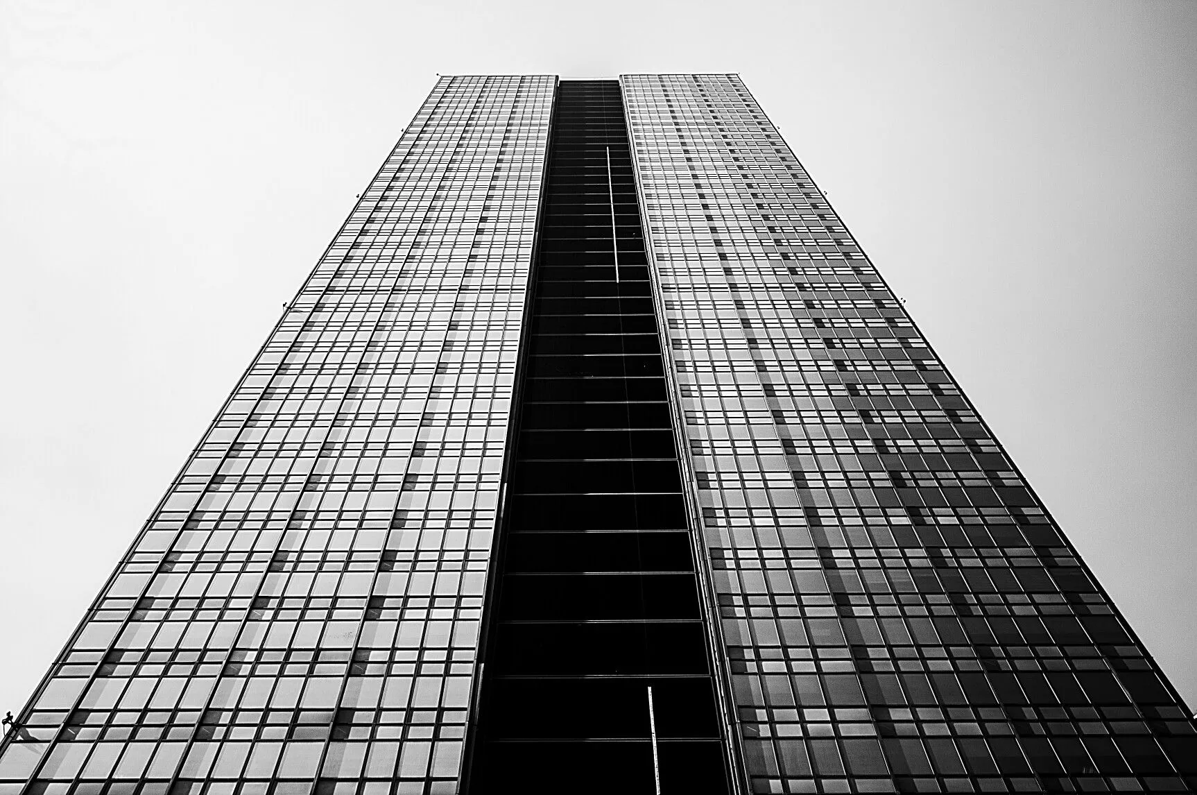 Pemex Profits Plummet 92% in Early 2024 - Pemex building in Mexico City. (Photo Internet reproduction)