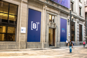 Ibovespa's Subtle Gains Amid Petrobras Uncertainty