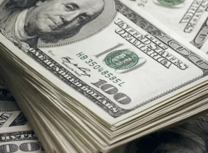 U.S. Dollar Climbs Ahead of Brazil's Interest Rate Decision