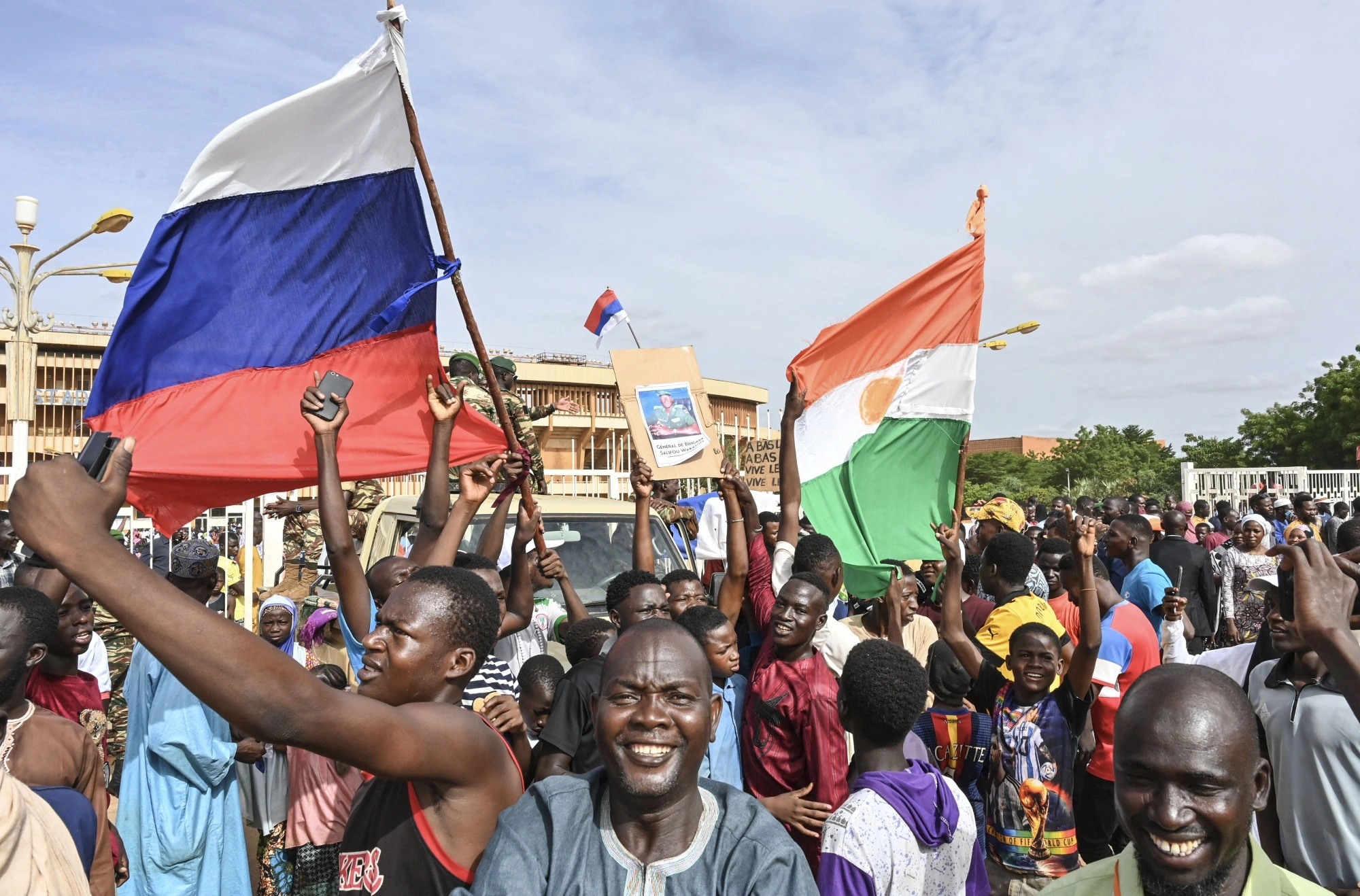 Niamey's New Allies: Russian Flags and Regional Realignments
