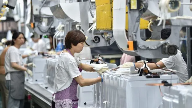 China's Economic Concerns Deepen Amid Manufacturing Decline