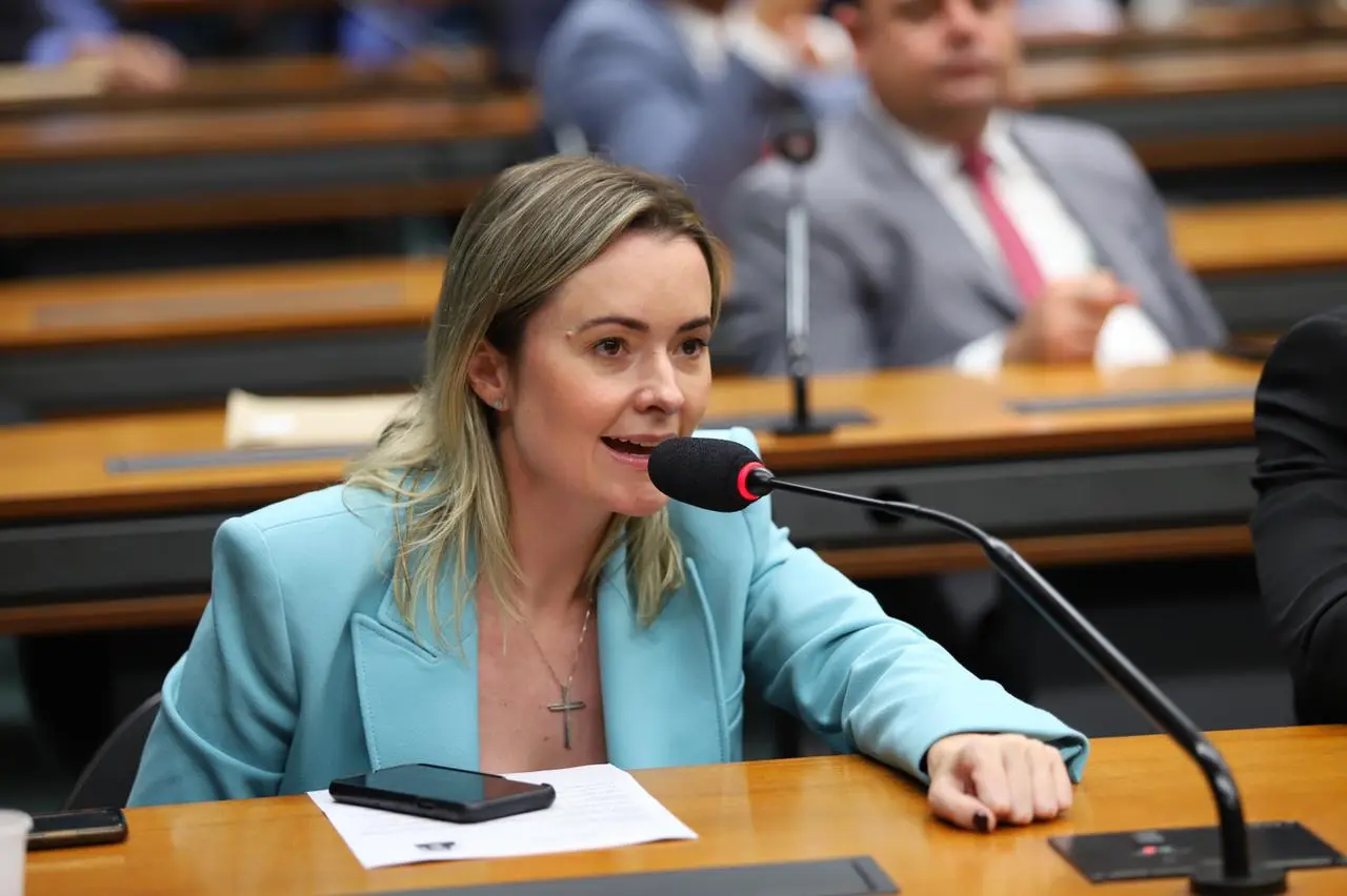 Congresswoman Slams Brazilian Censorship at Argentina Event