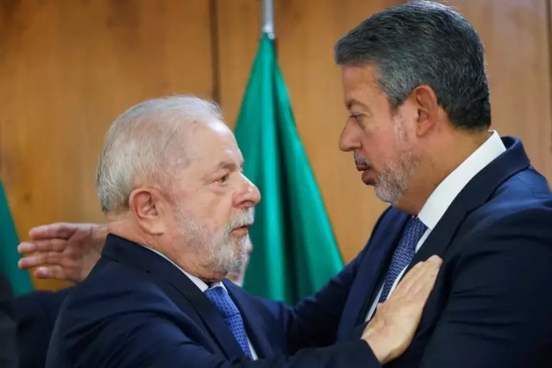 Brazil's Political Clash: Semipresidentialism or Presidentialism - Lula da Silva and Lira. (Photo Internet reproduction)