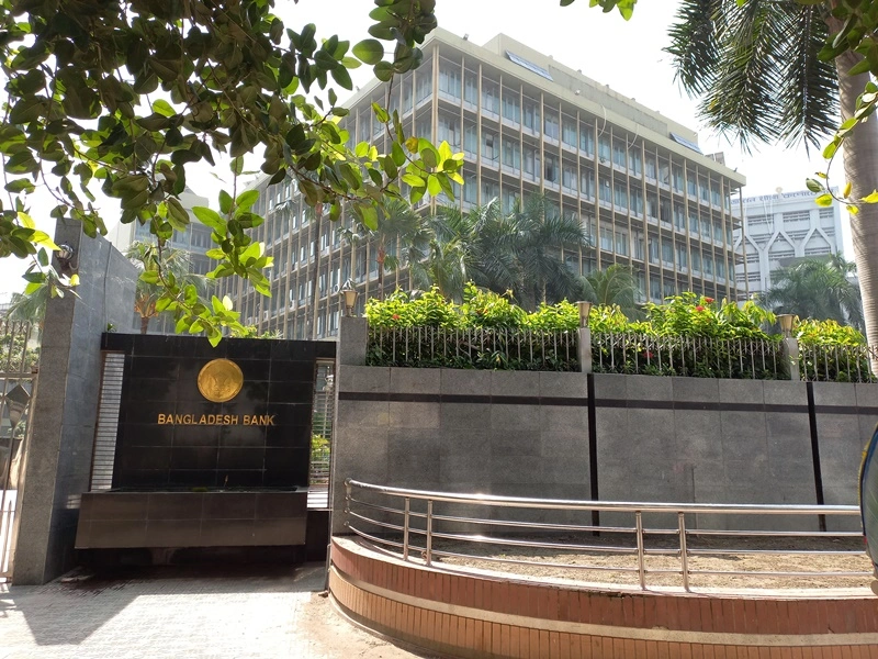 Bangladesh Banks Navigate Uncertain Waters Amid Merger Plans