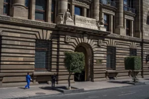 Banxico Holds Interest Rate Steady at 11% Amid Inflation Concerns